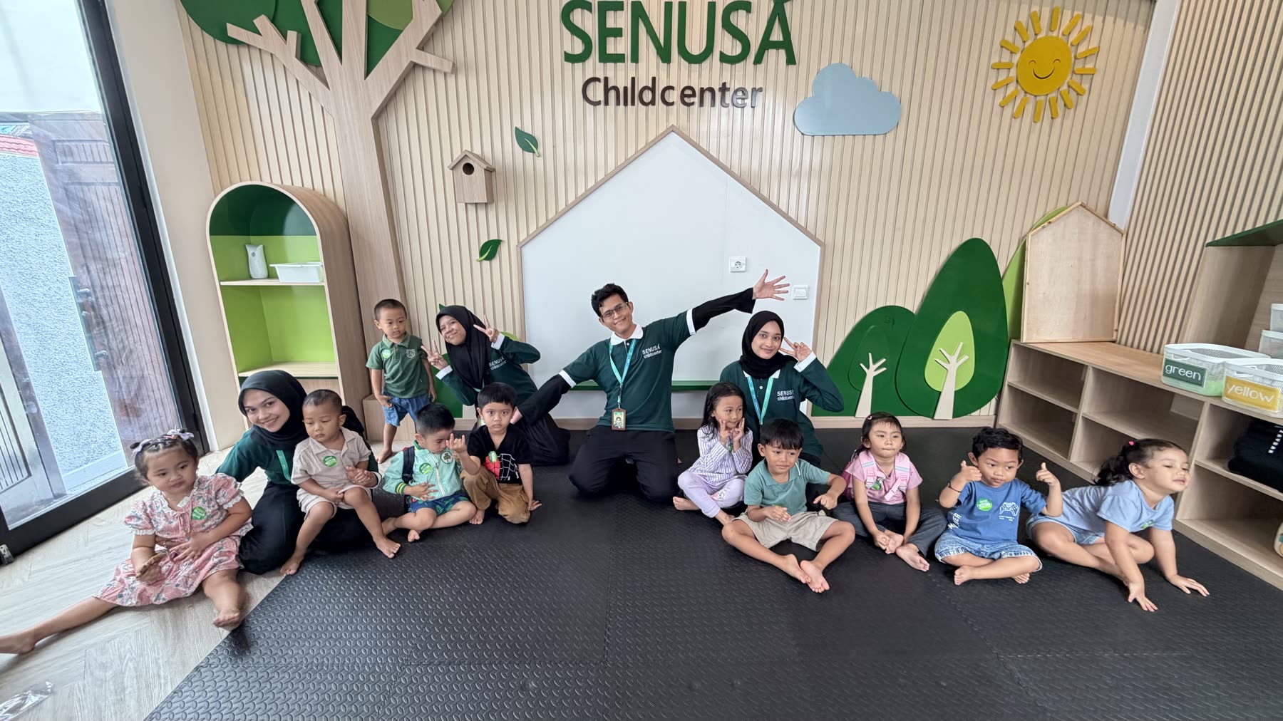 Anak-anak ceria bermain di Senusa Childcenter